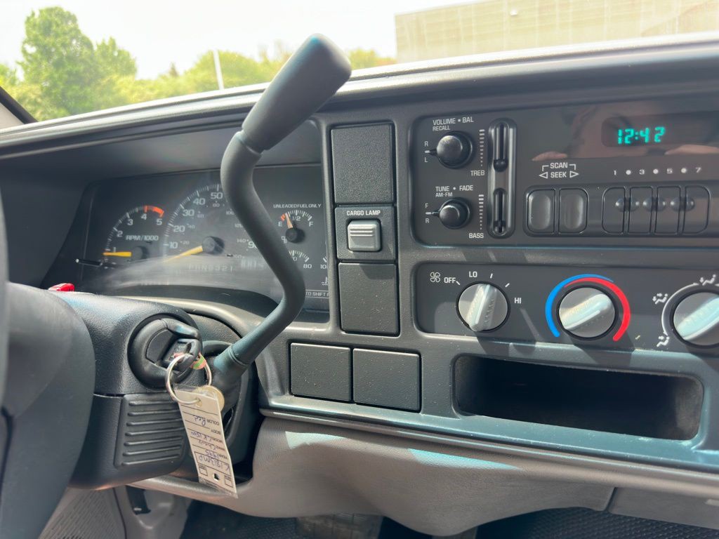 1995 Chevrolet C/K Image 12