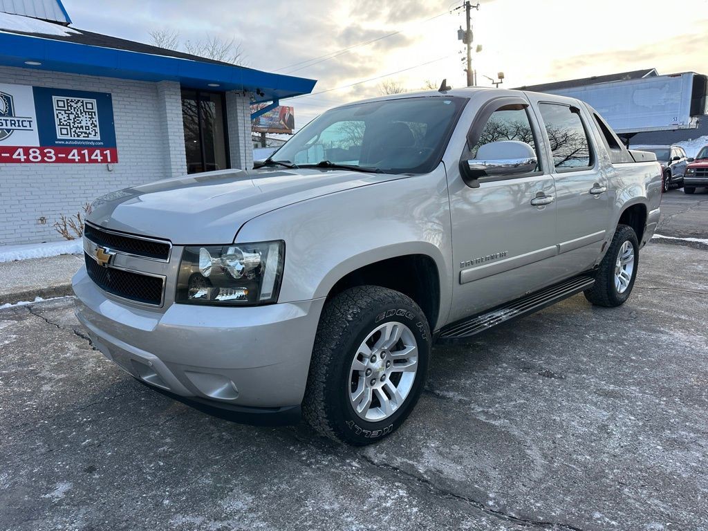 2008 Chevrolet Avalanche Image 1