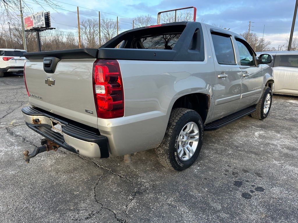 2008 Chevrolet Avalanche Image 3