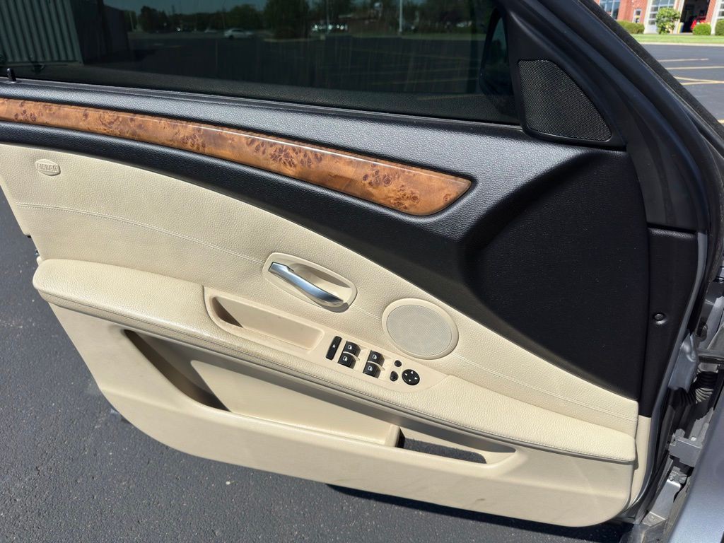 2008 BMW 5 Series Image 30
