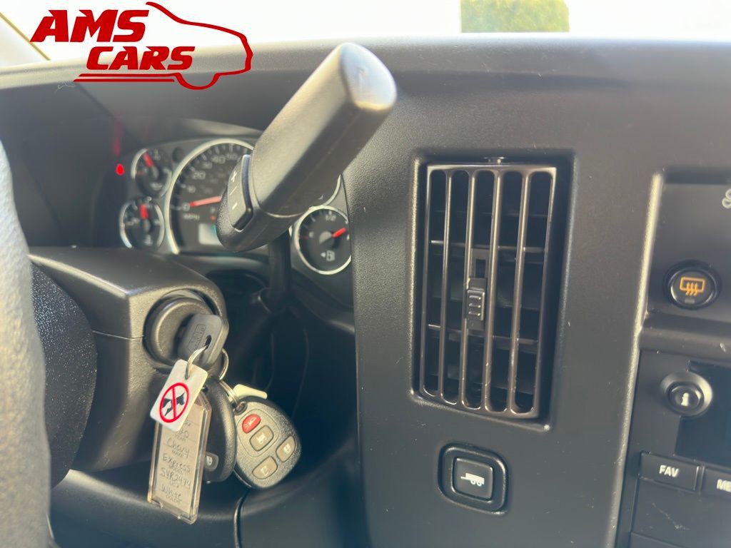 2020 Chevrolet Express Image 16