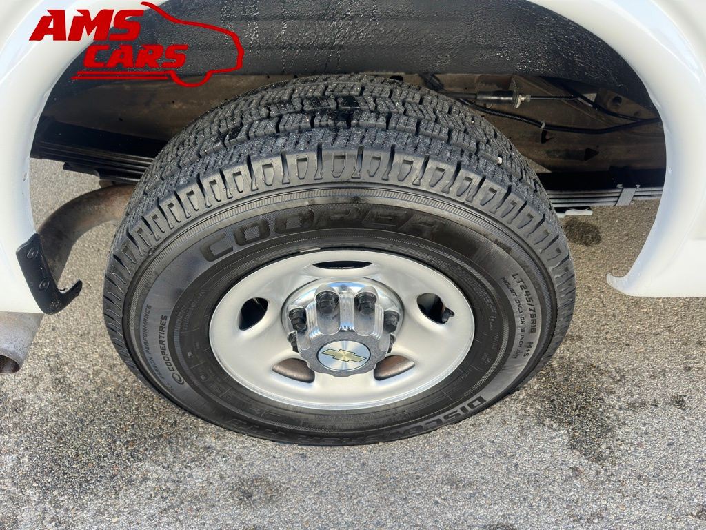 2020 Chevrolet Express Image 25