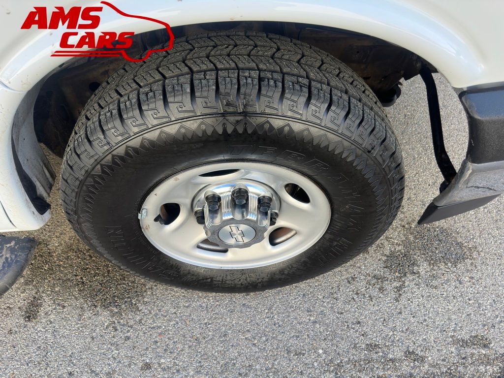 2020 Chevrolet Express Image 26