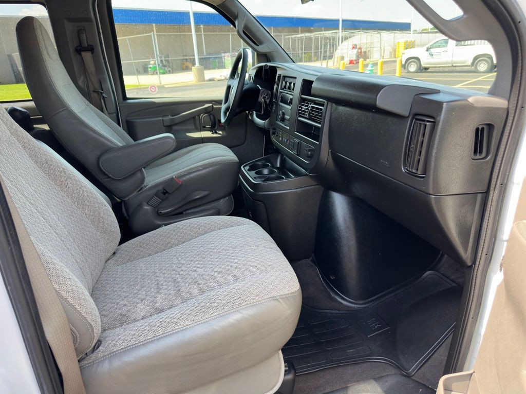 2020 Chevrolet Express Image 16