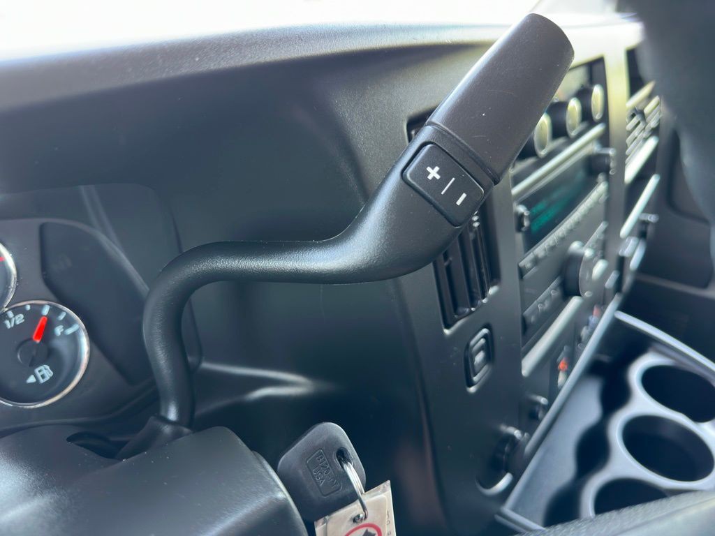 2020 Chevrolet Express Image 18