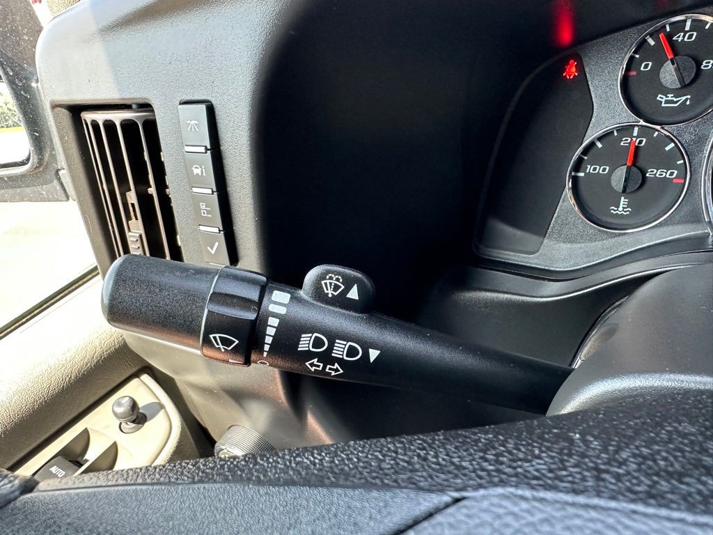 2020 Chevrolet Express Image 19