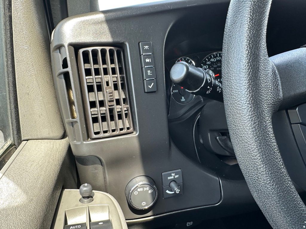 2020 Chevrolet Express Image 21