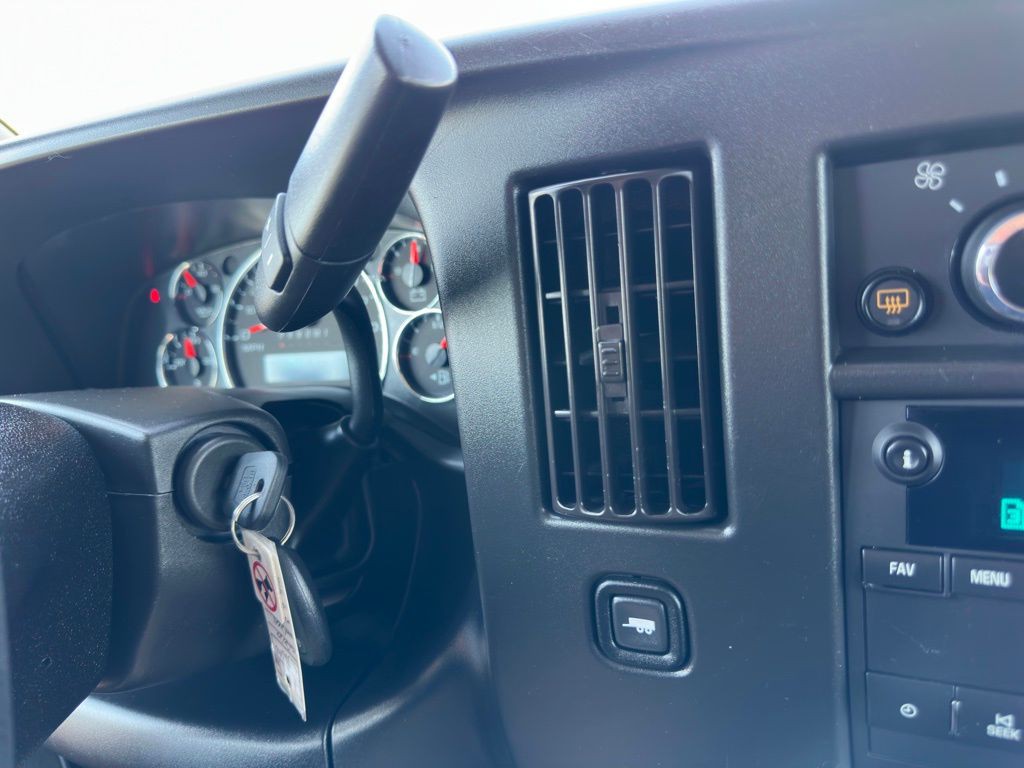2020 Chevrolet Express Image 22