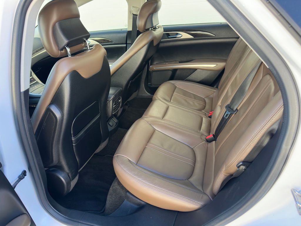 2016 Lincoln MKZ Image 11