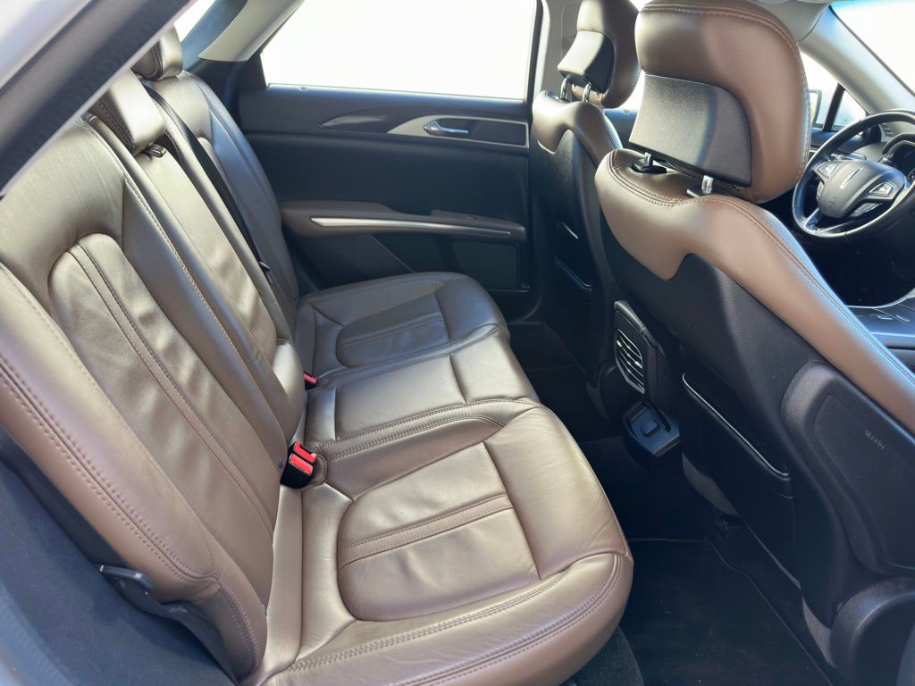 2016 Lincoln MKZ Image 12
