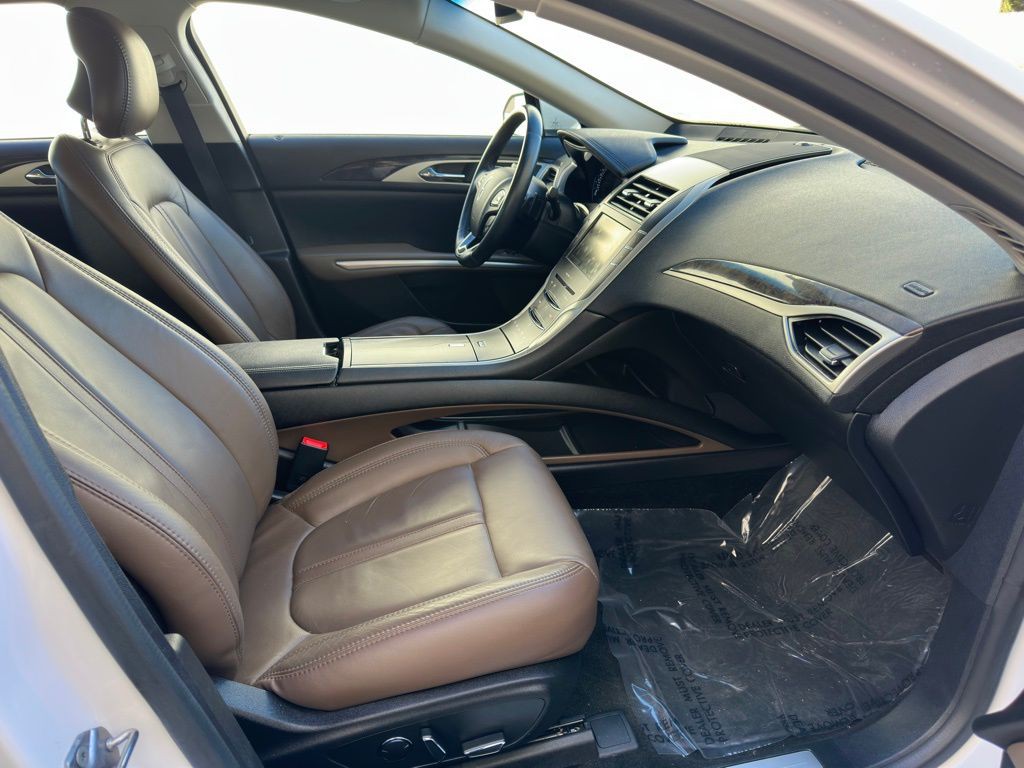 2016 Lincoln MKZ Image 13
