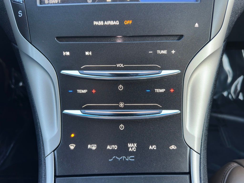 2016 Lincoln MKZ Image 30