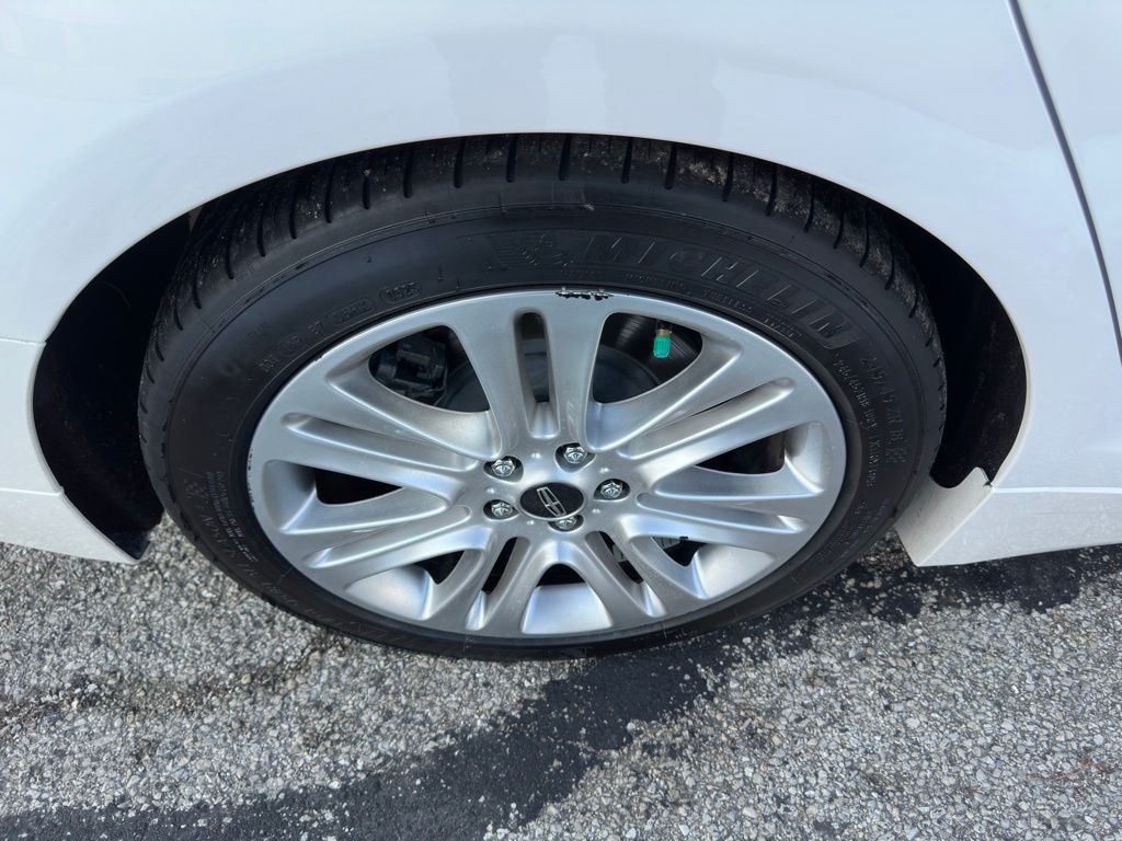 2016 Lincoln MKZ Image 40