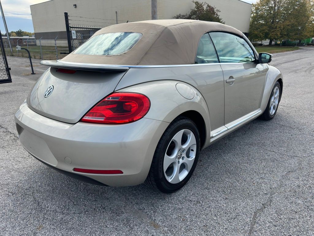 2014 Volkswagen Beetle Image 10