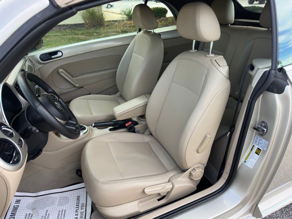 2014 Volkswagen Beetle Image 13