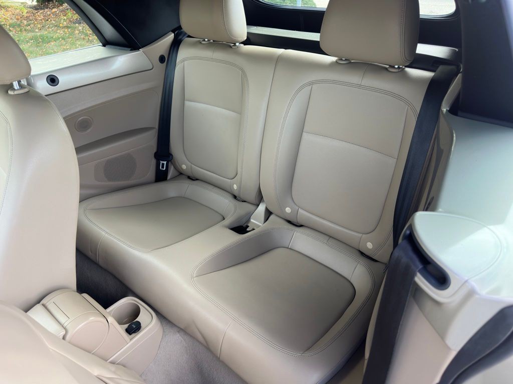 2014 Volkswagen Beetle Image 14