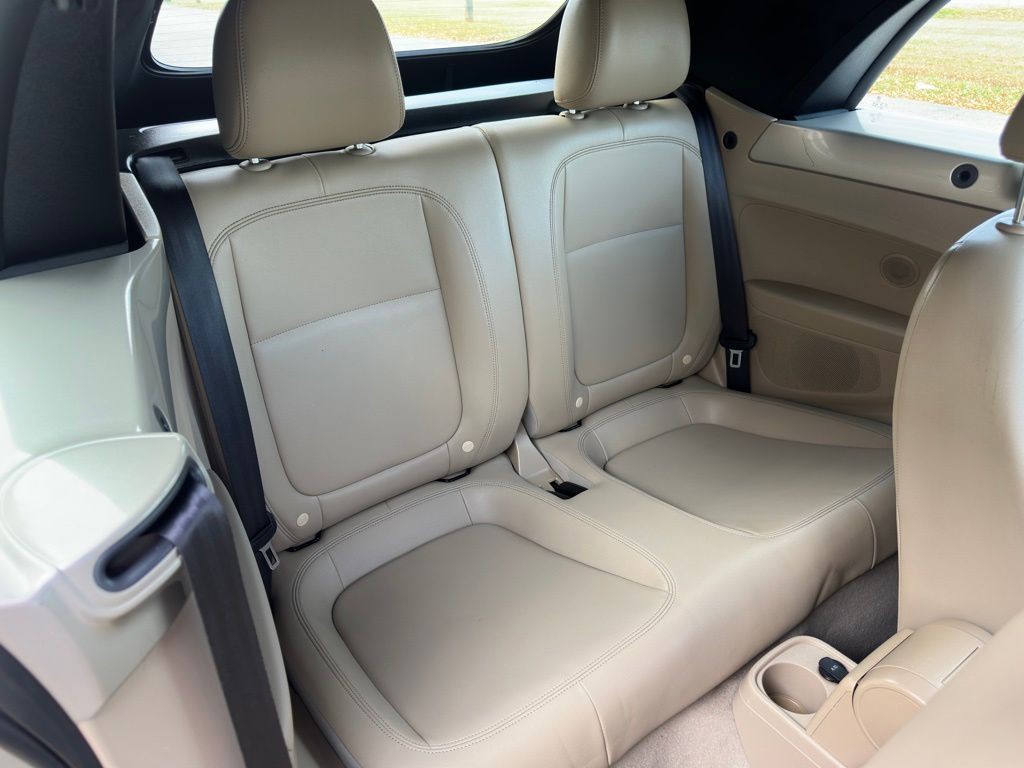 2014 Volkswagen Beetle Image 15
