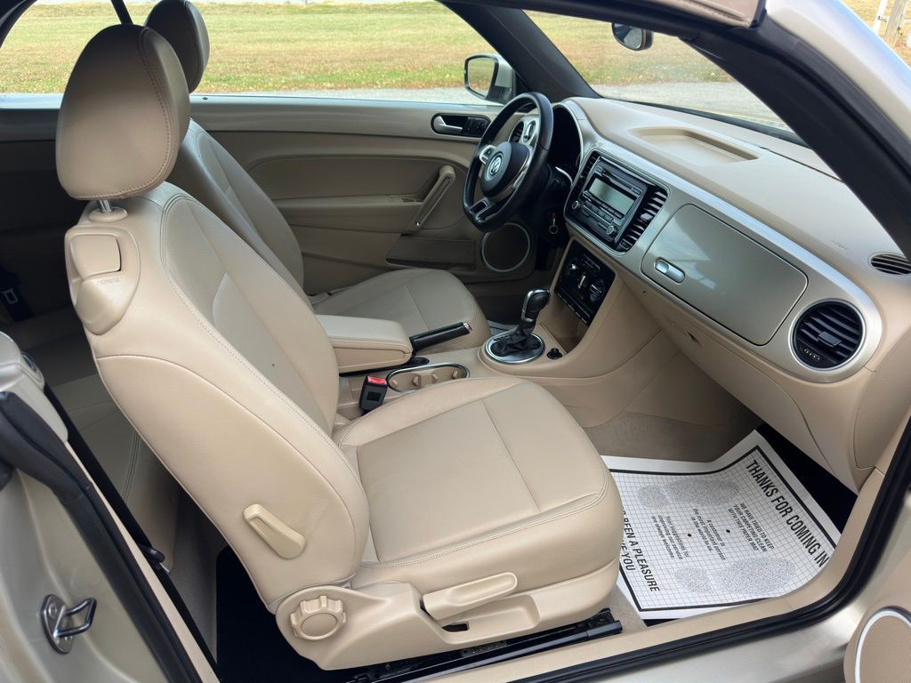 2014 Volkswagen Beetle Image 16