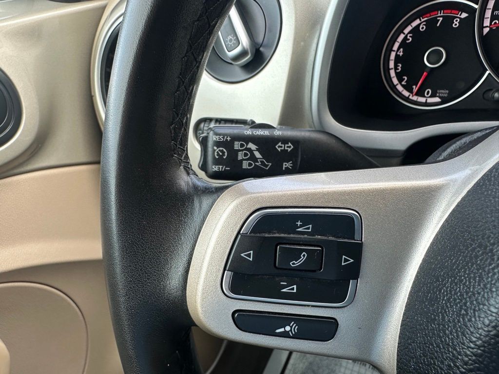 2014 Volkswagen Beetle Image 19