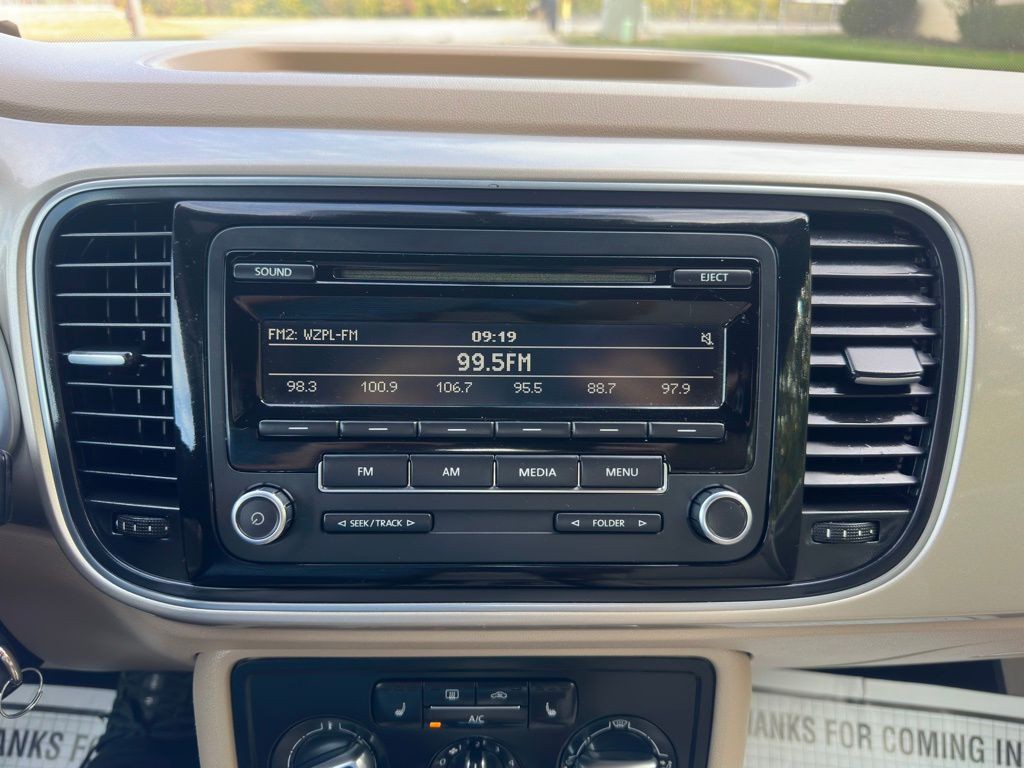 2014 Volkswagen Beetle Image 20