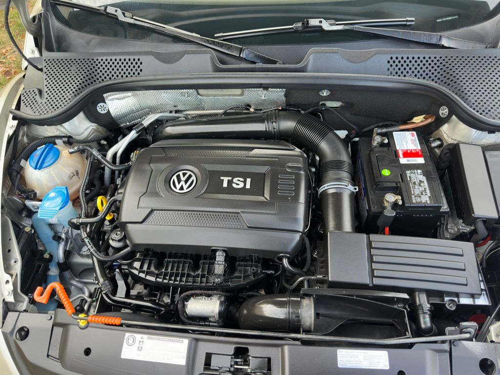 2014 Volkswagen Beetle Image 25