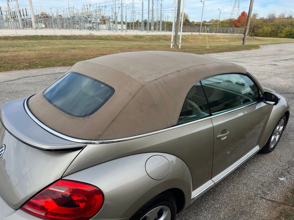 2014 Volkswagen Beetle Image 28