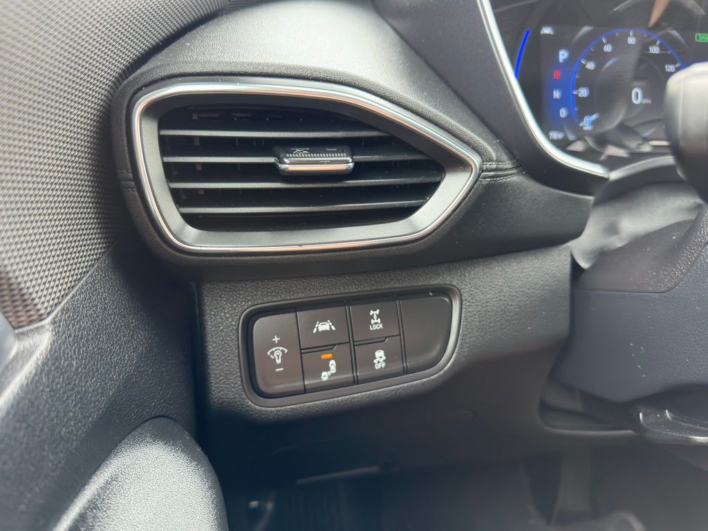 2020 Hyundai Santa Fe Image 25