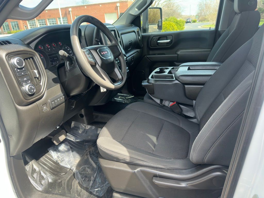 2022 GMC Sierra 3500 Image 10