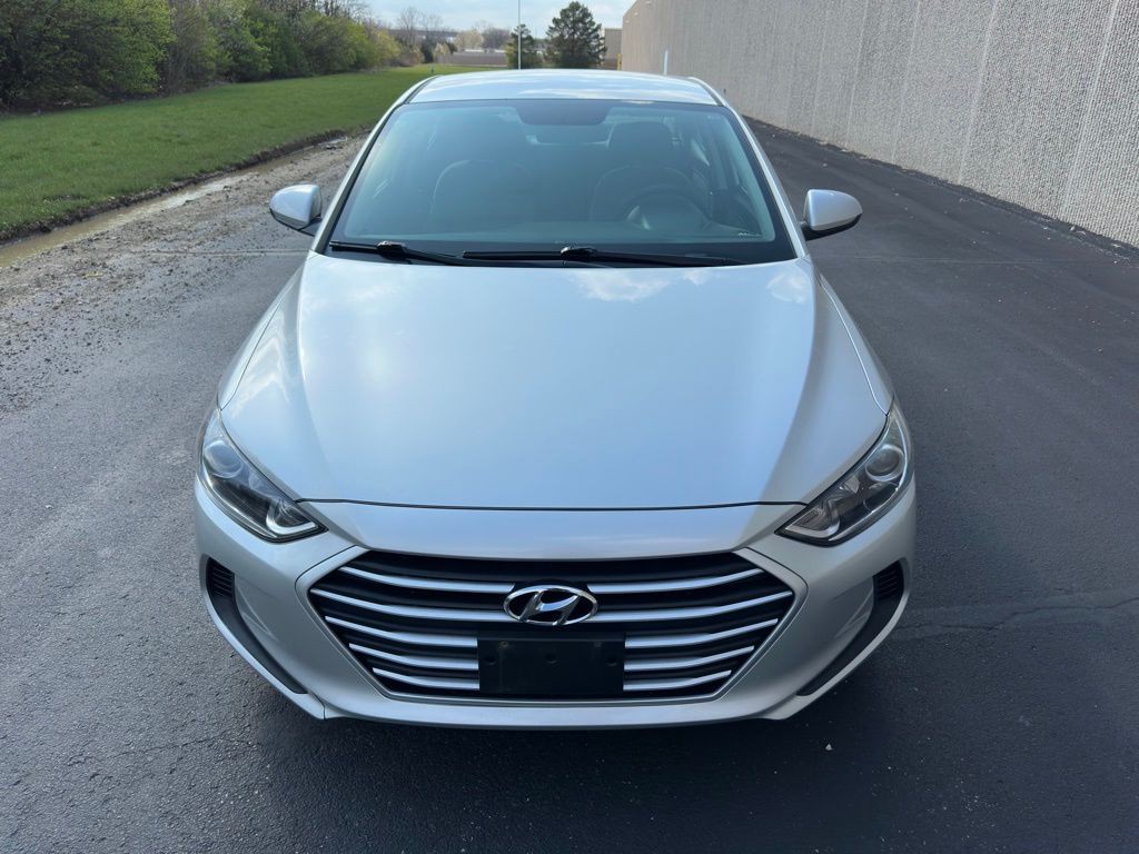 2017 Hyundai Elantra Image 2