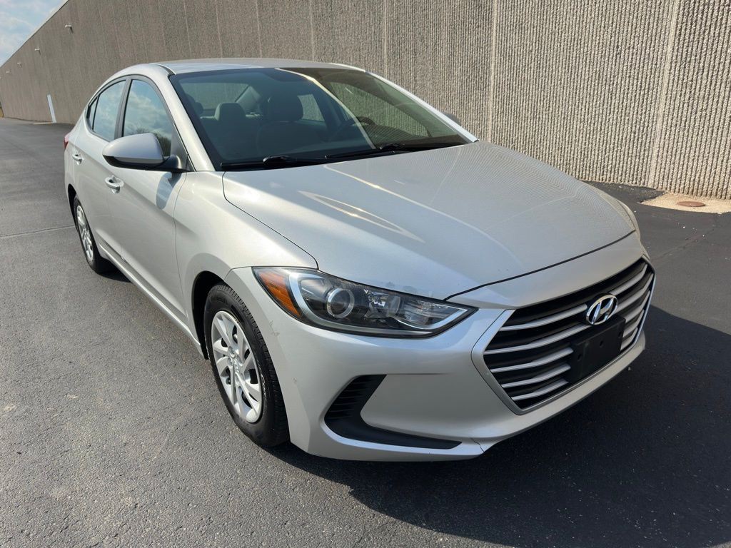 2017 Hyundai Elantra Image 3
