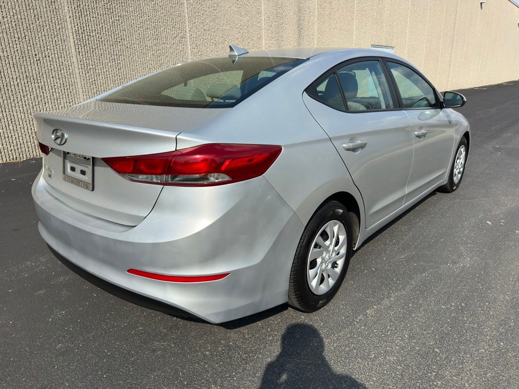2017 Hyundai Elantra Image 4
