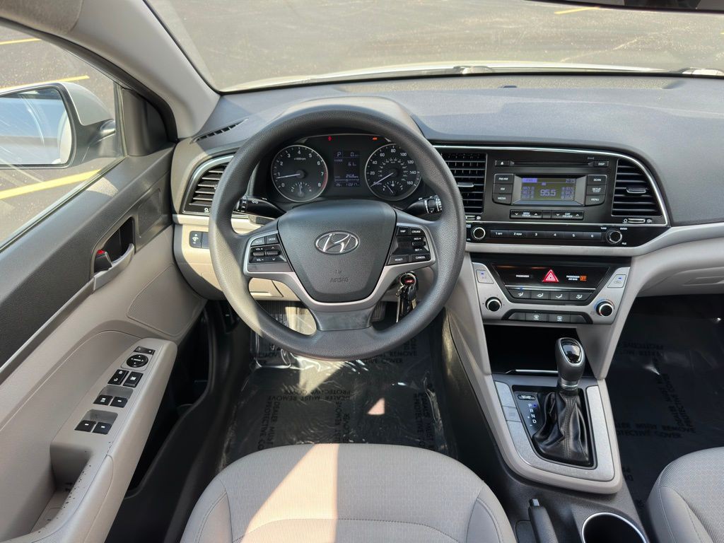 2017 Hyundai Elantra Image 8