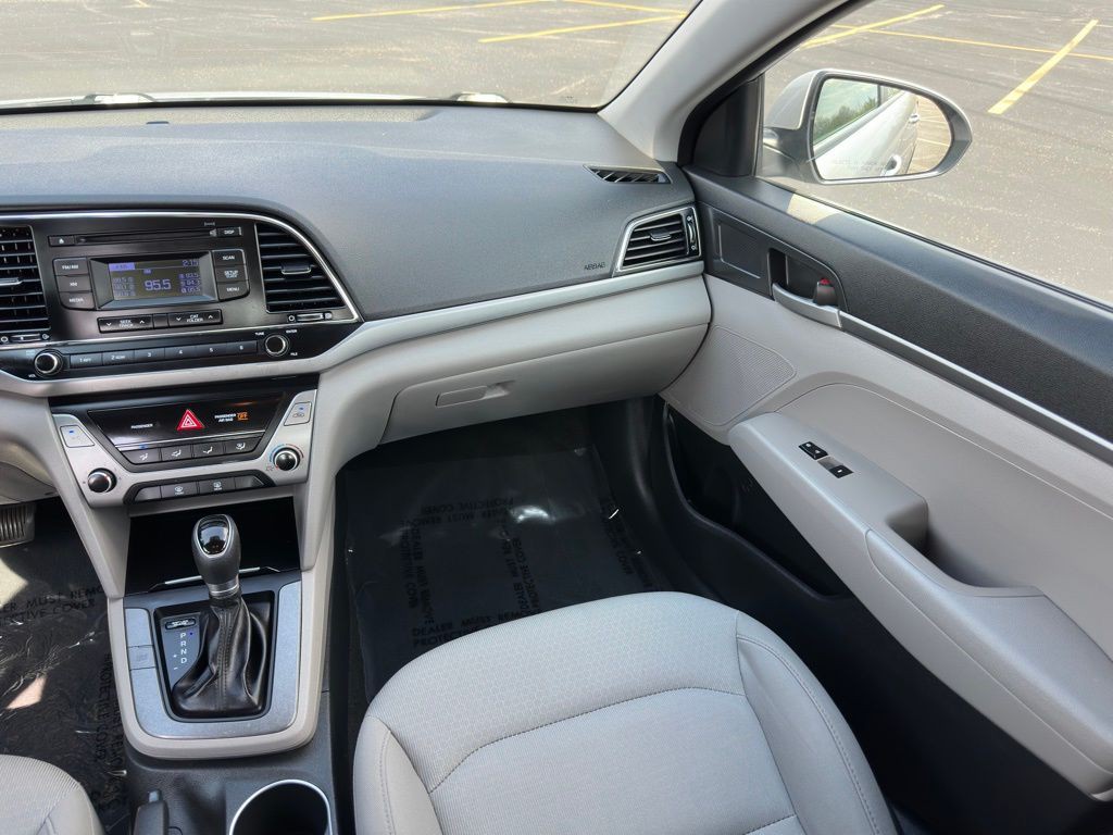 2017 Hyundai Elantra Image 9