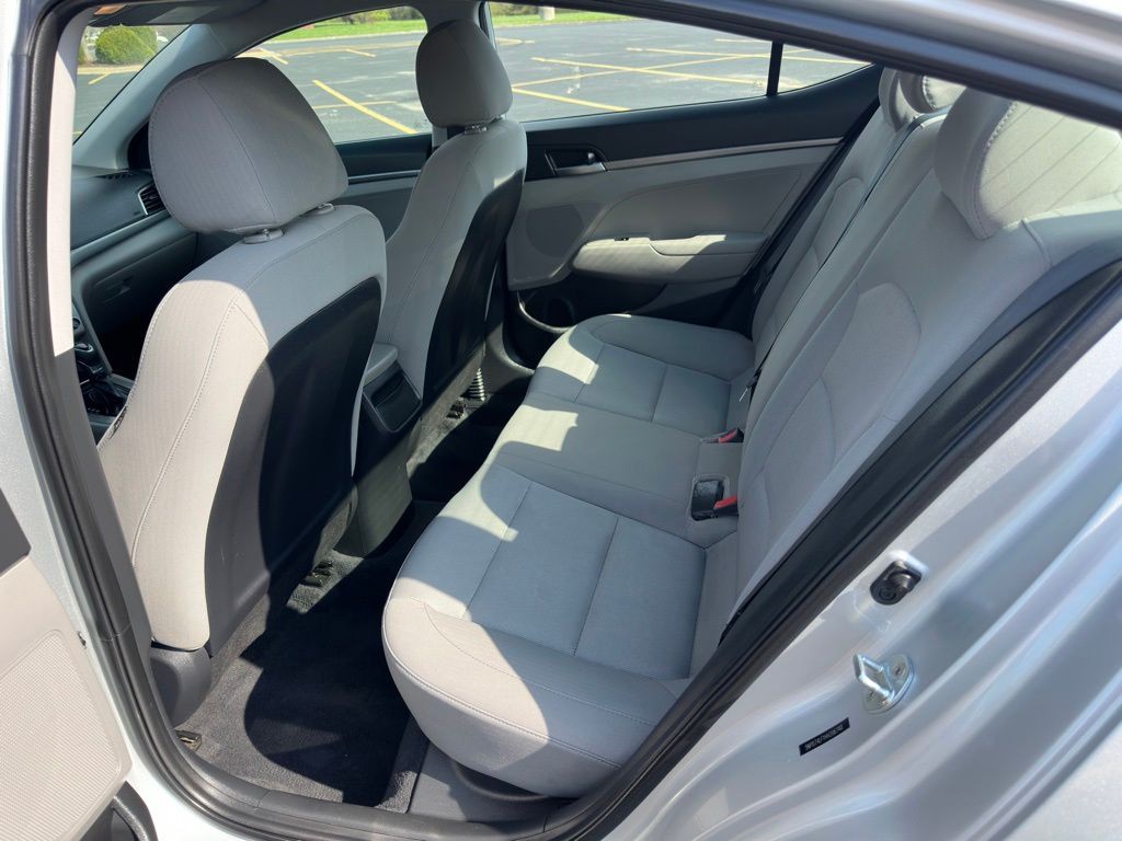 2017 Hyundai Elantra Image 11