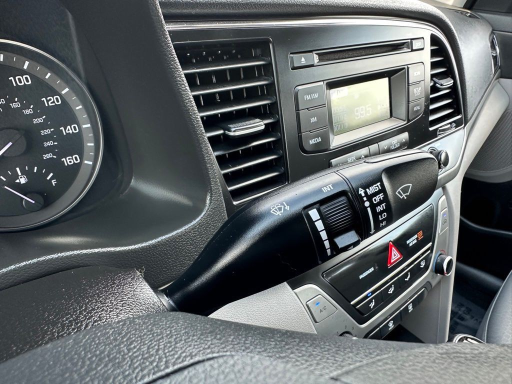 2017 Hyundai Elantra Image 15