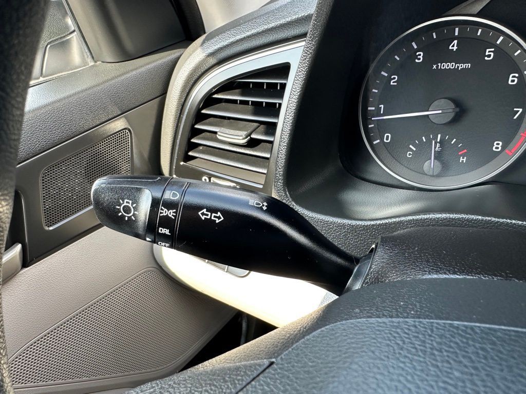 2017 Hyundai Elantra Image 16