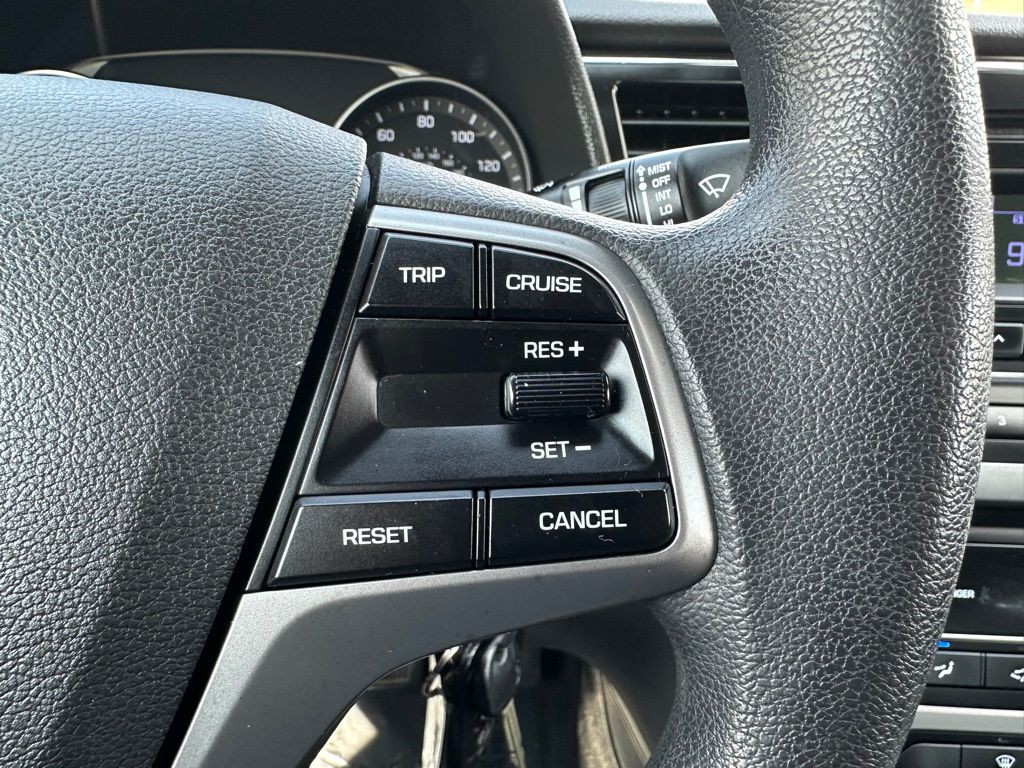 2017 Hyundai Elantra Image 17