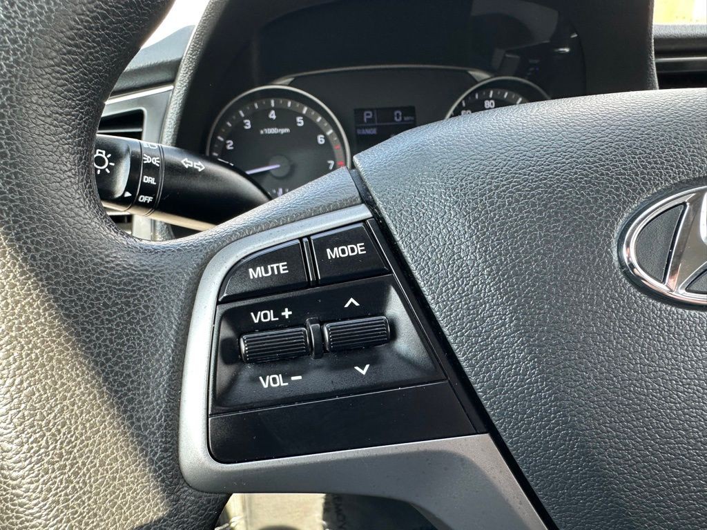 2017 Hyundai Elantra Image 18