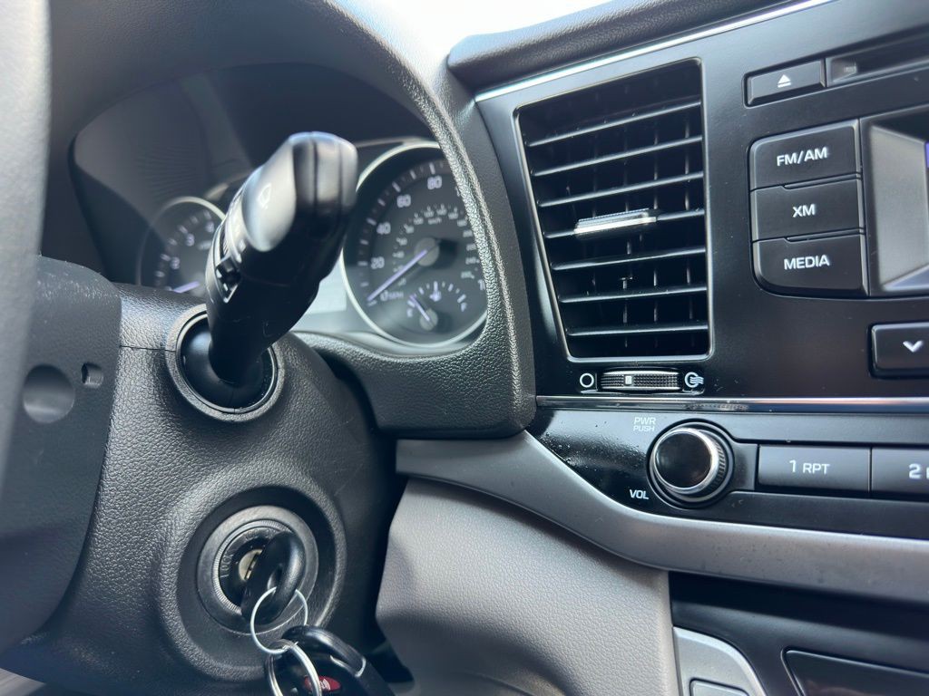 2017 Hyundai Elantra Image 20