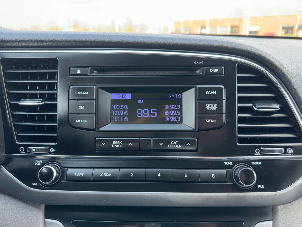 2017 Hyundai Elantra Image 21