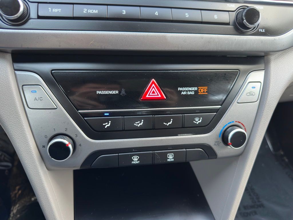 2017 Hyundai Elantra Image 22