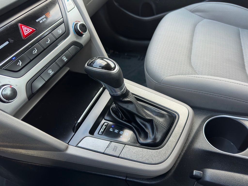 2017 Hyundai Elantra Image 23