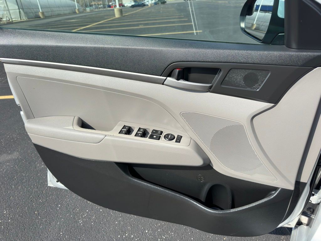 2017 Hyundai Elantra Image 25