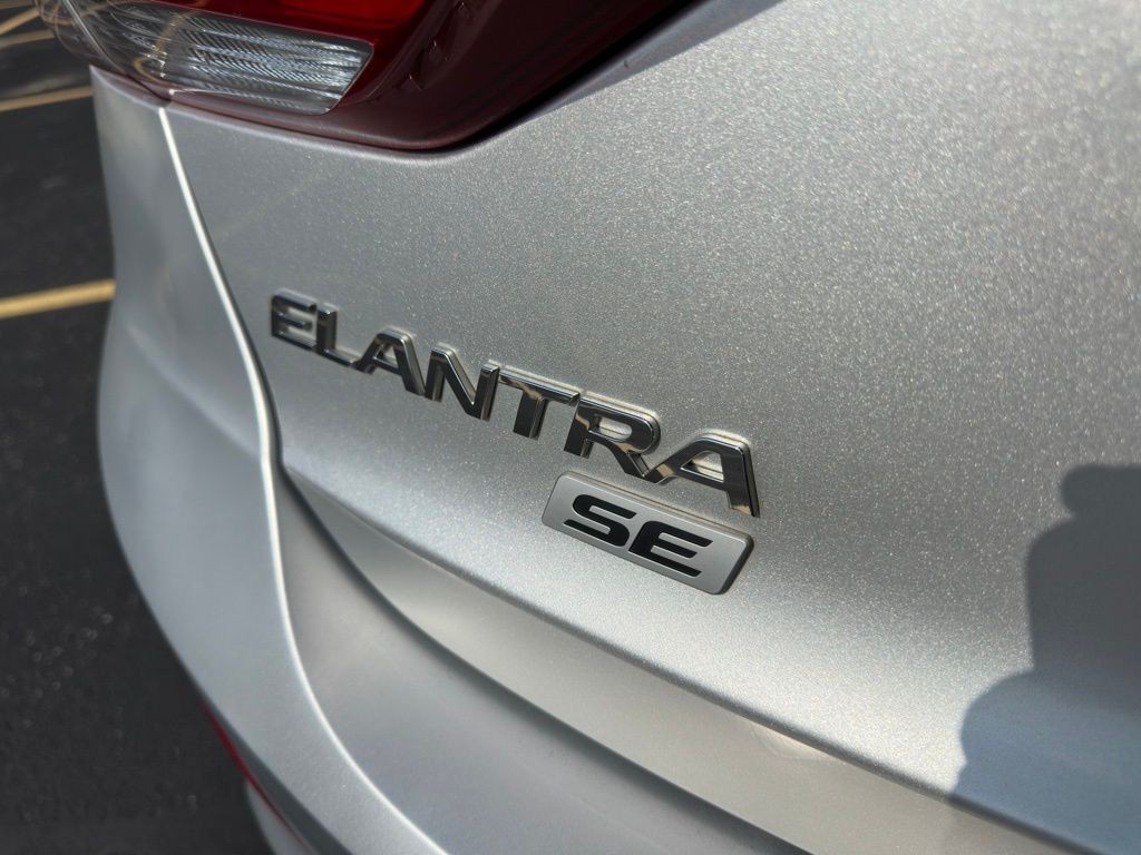 2017 Hyundai Elantra Image 27