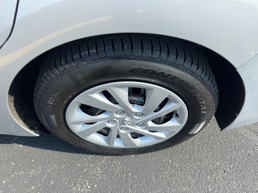 2017 Hyundai Elantra Image 31