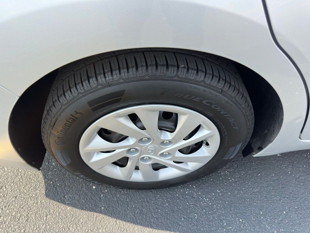 2017 Hyundai Elantra Image 32