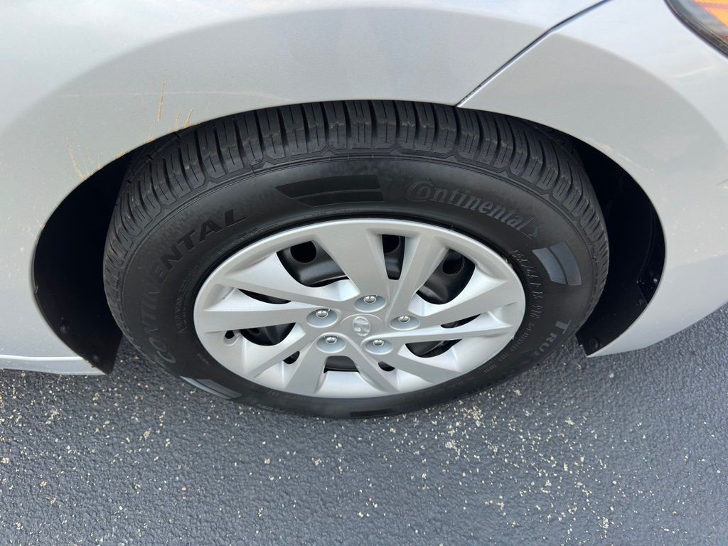 2017 Hyundai Elantra Image 33