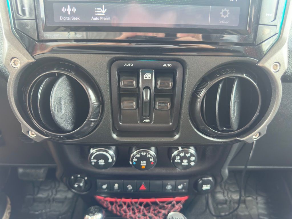 2017 Jeep Wrangler Image 24