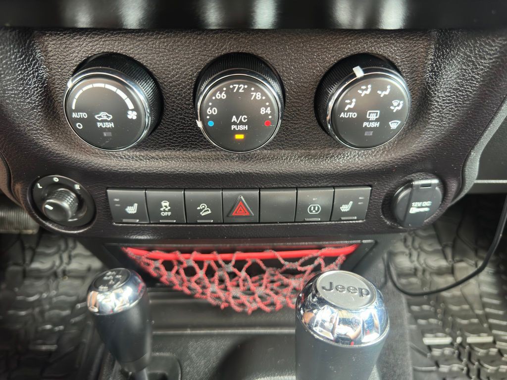 2017 Jeep Wrangler Image 25