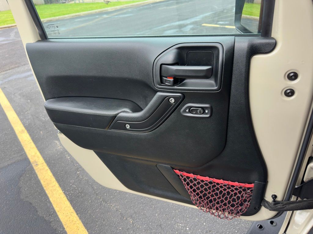 2017 Jeep Wrangler Image 28